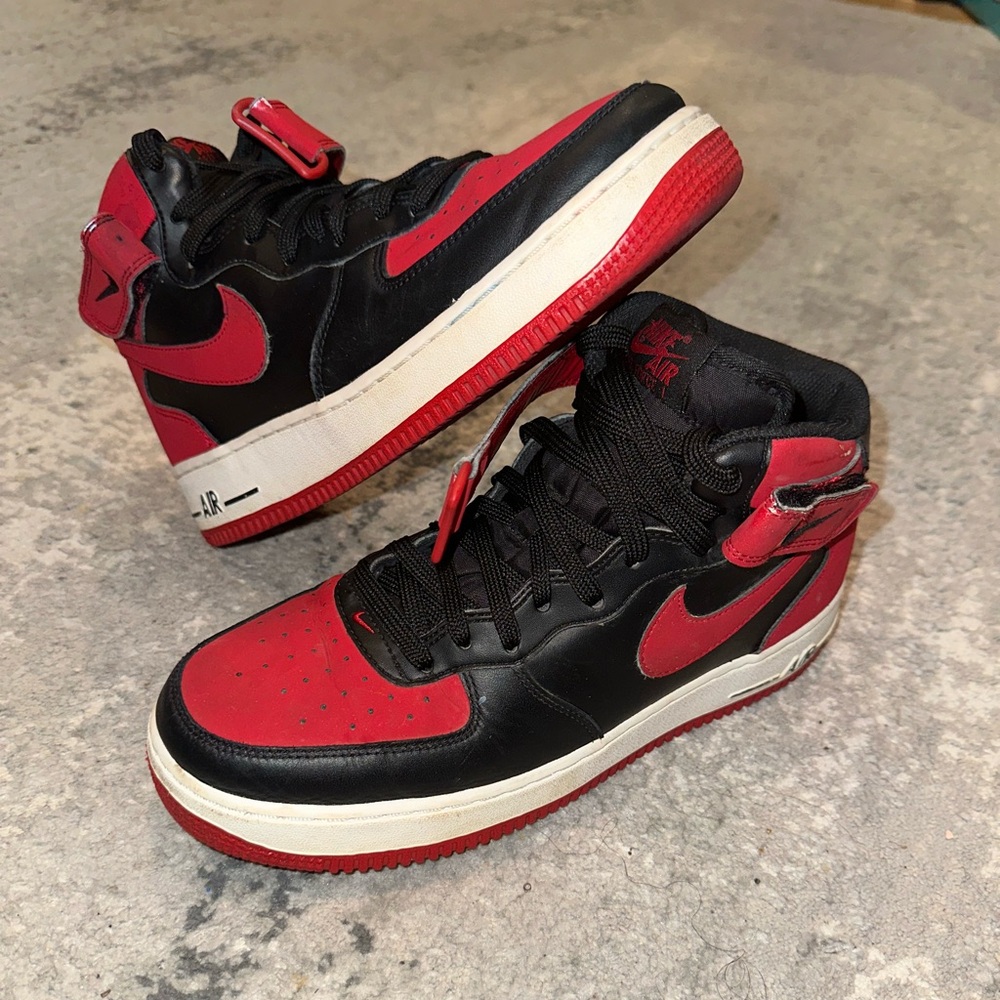 Nike | Air Force 1 Mid “Bred”